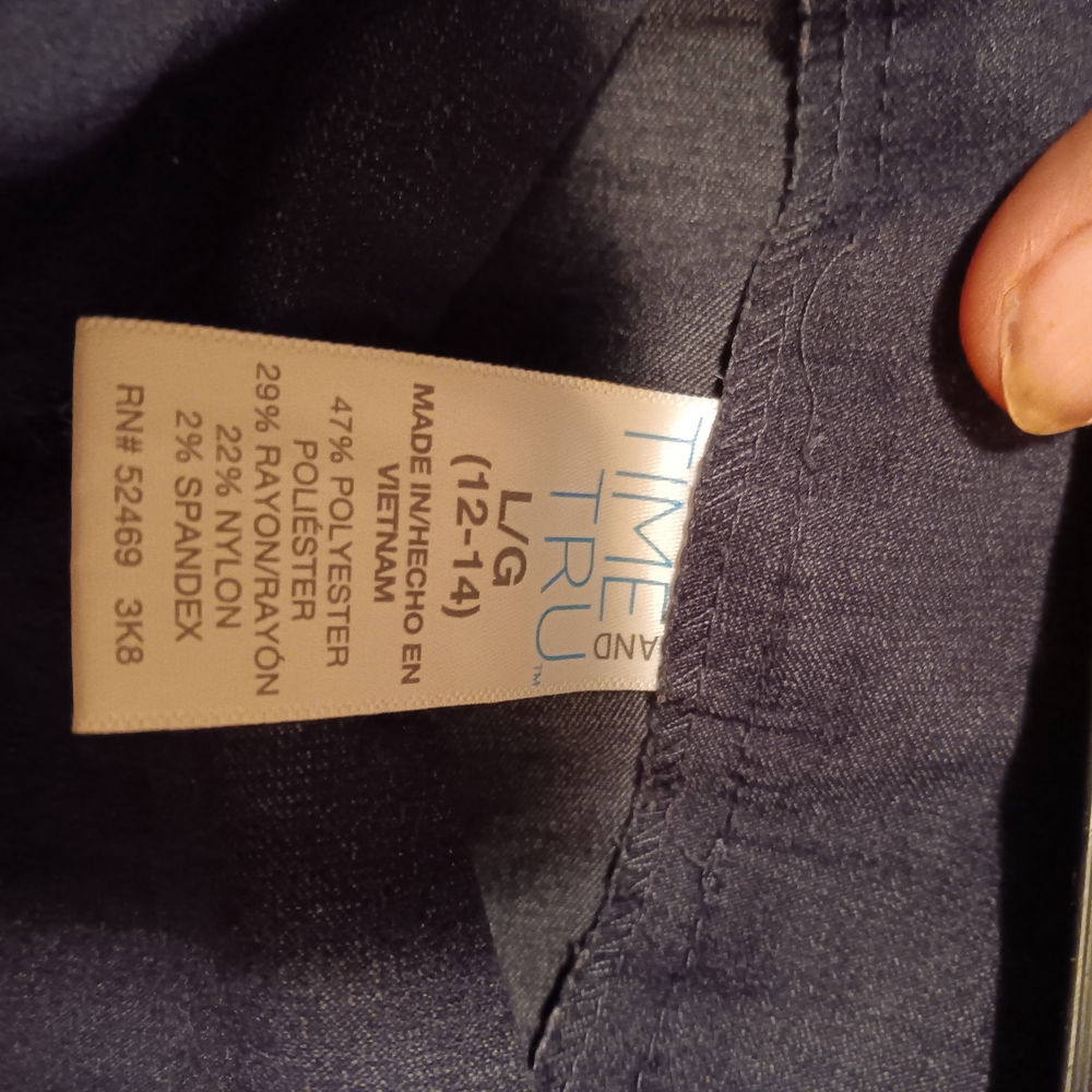 Womens Size Large, Time and Tru Dark Blue Capri Pants - Picture 3 of 3
